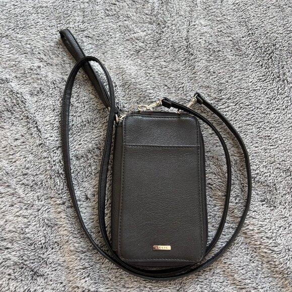 Relic Crossbody Purse Black Card Holders Zip Pocket Minimalist NWT 18932 - Picture 1 of 13